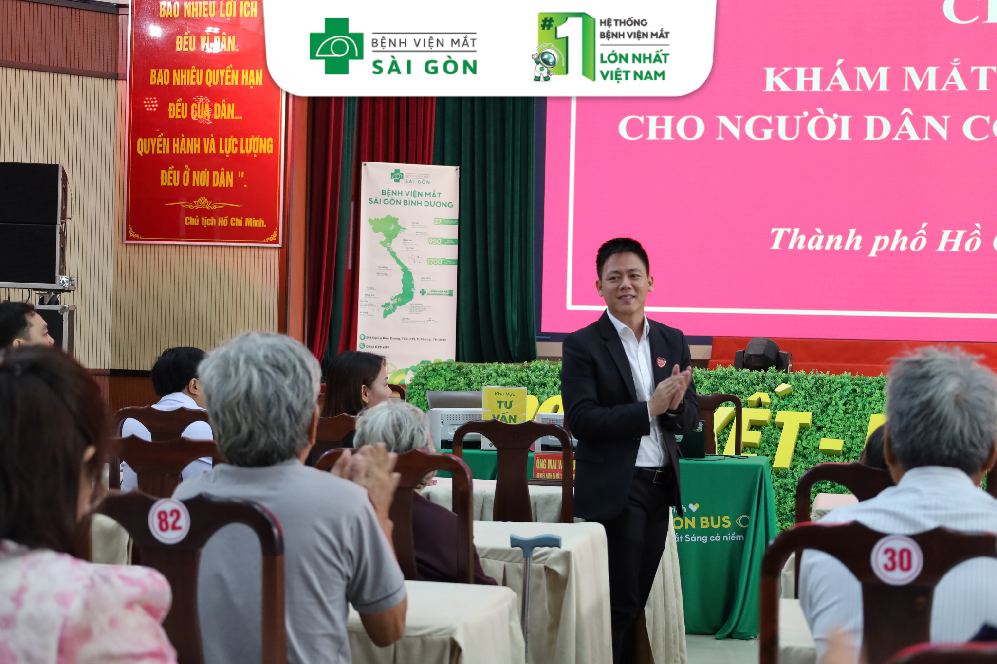 Trao tặng 1100 phần quà Tết cho người dân có hoàn cảnh khó khăn